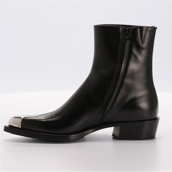 NWOB size 43
Alexander McQueen Metallic Toe Ankle Boots - Picture 6 of 11